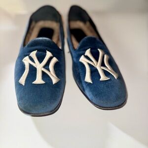 Gucci loafers/ slip ons